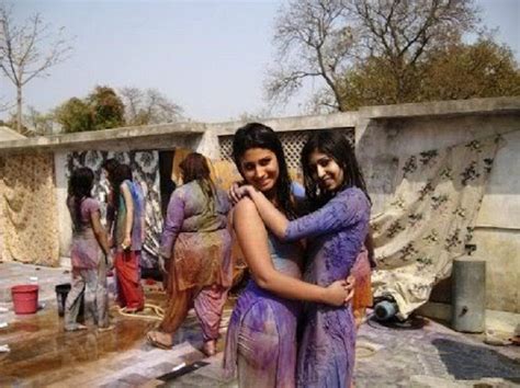 naked holi|Sexy bhabhi offers chut on holi celebration